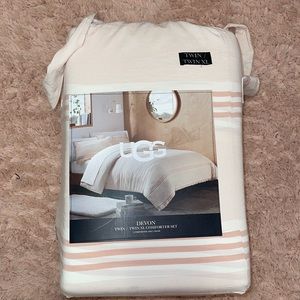 Pink UGG Devon Comforter Twin XL New In Bag